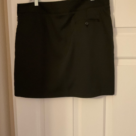 Greg Norman Black Skort - Picture 2 of 4